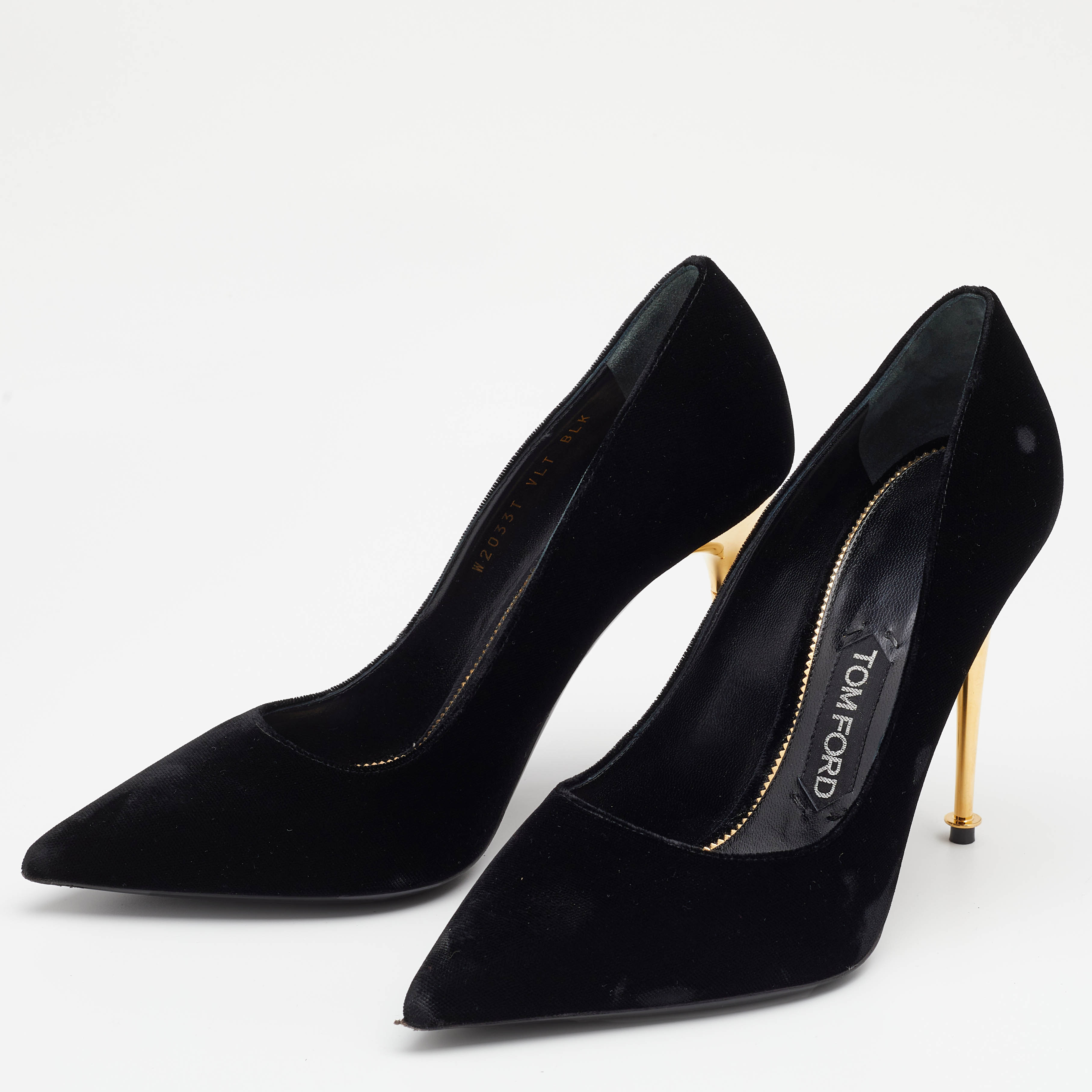 

Tom Ford Black Velvet Pointed Toe Pumps Size