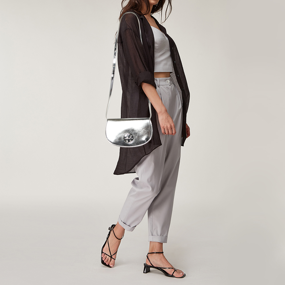 

Tory Burch Metallic Silver Patent Leather Reva Chain Shoulder Bag