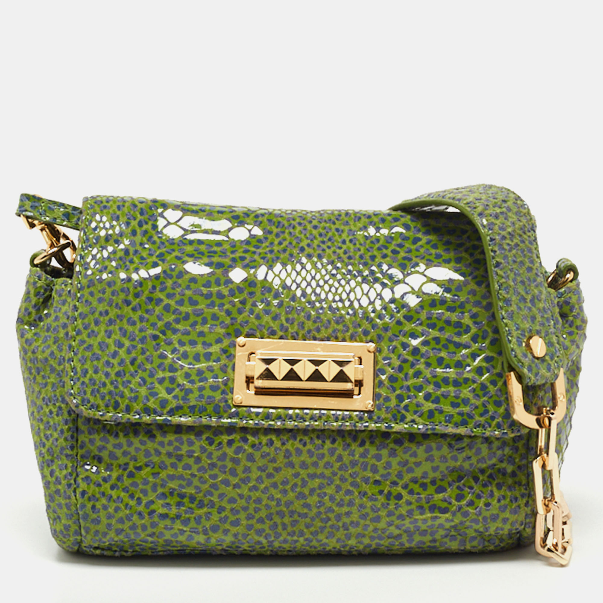 This shoulder bag from the House of Tory Burch offers eternal style luxury and functionality. It is crafted using green blue python printed leather on the exterior and exhibits a fabric lined interior and gold tone hardware. This bag is the perfect accessory to own.