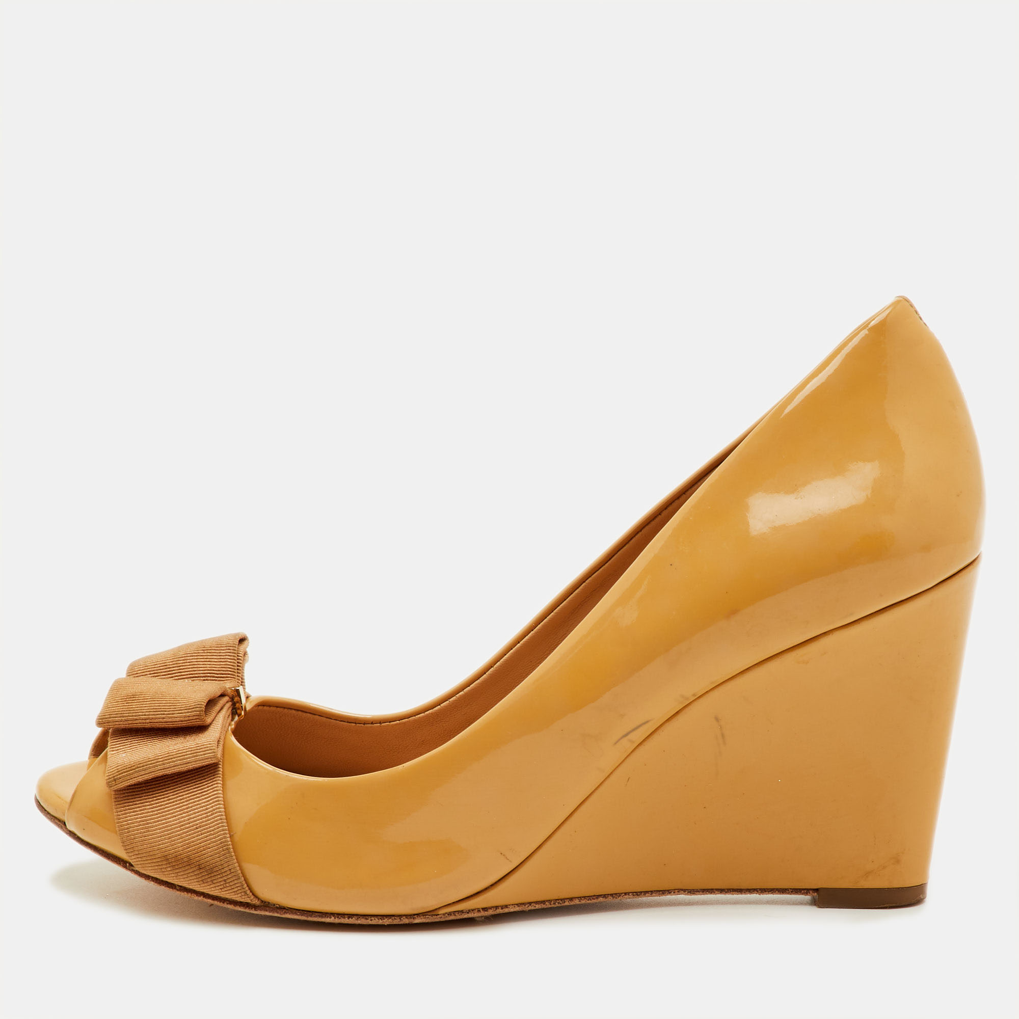 

Tory Burch Trudy Size 38.5 Beige Patent Leather Peep Toe Wedge Pumps