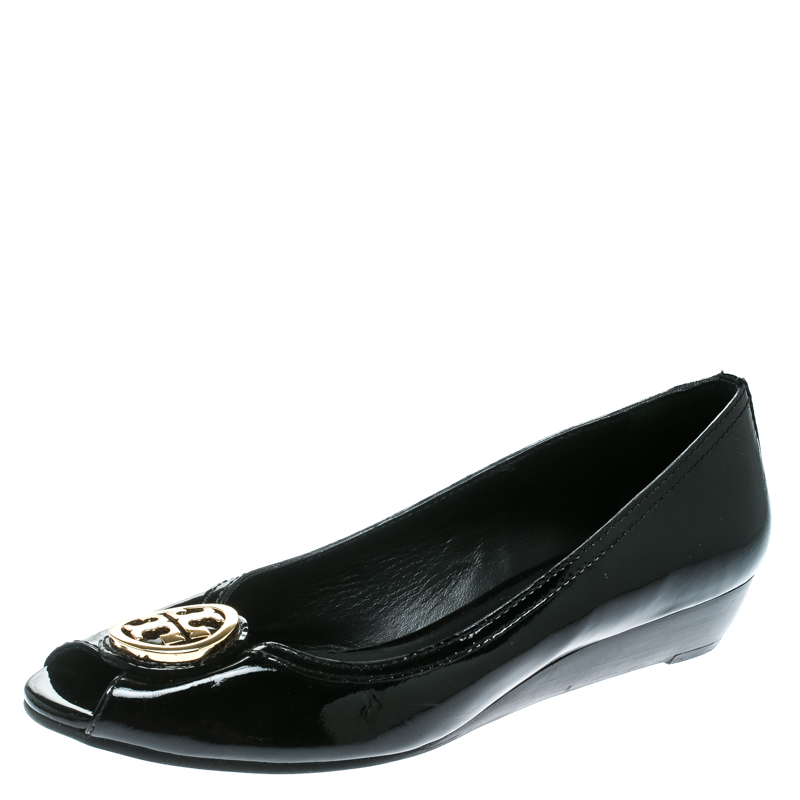 Pre Owned حذاء فلات باليه توري برش مقدمة مفتوحة ريفا جلد لامع أسود مقاس 39