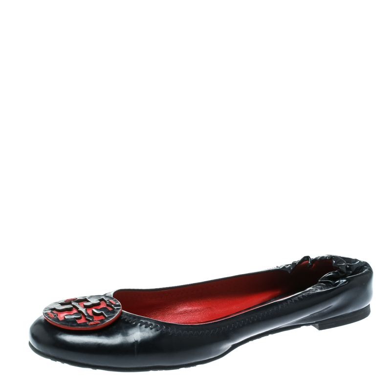 Pre Owned حذاء فلات باليه توري برش مجعد ميني جلد أزرق داكن مقاس 38