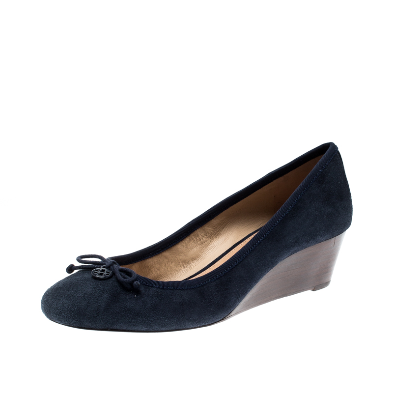 مملوكة مسبقًا Tory Burch Blue Suede Wedge Pumps Size 39.5