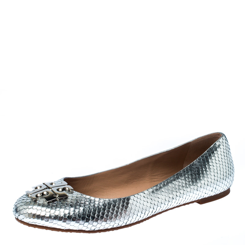 Pre Owned Tory Burch Silver Snakeskin Embossed Patent Leather Raphael Logo  Ballet Flats Size 38.5 