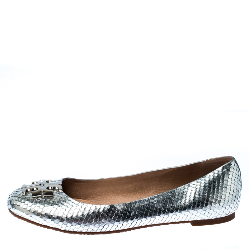 

Tory Burch Silver Snakeskin Embossed Patent Leather Raphael Logo Ballet Flats Size