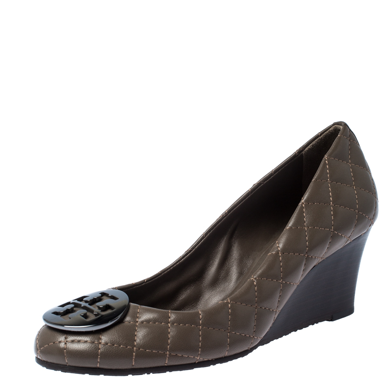 Pre Owned Tory Burch Brown Quilted Leather Logo Wedge Pumps Size 38