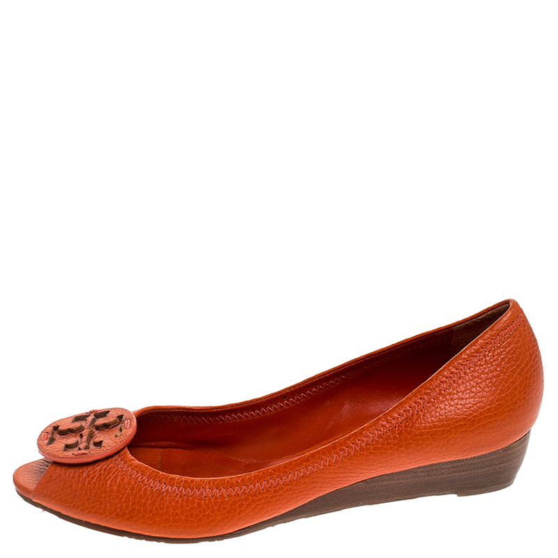 

Tory Burch Orange Leather Logo Pumps Size