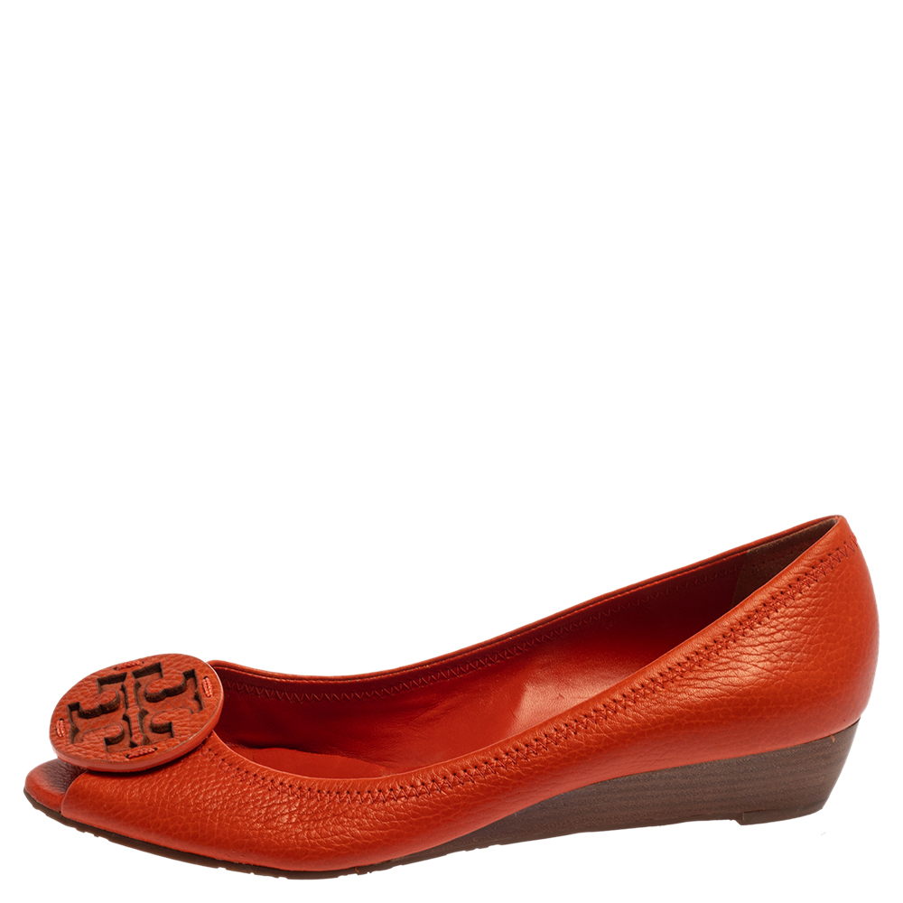 

Tory Burch Orange Leather Logo Slip On Pumps Size