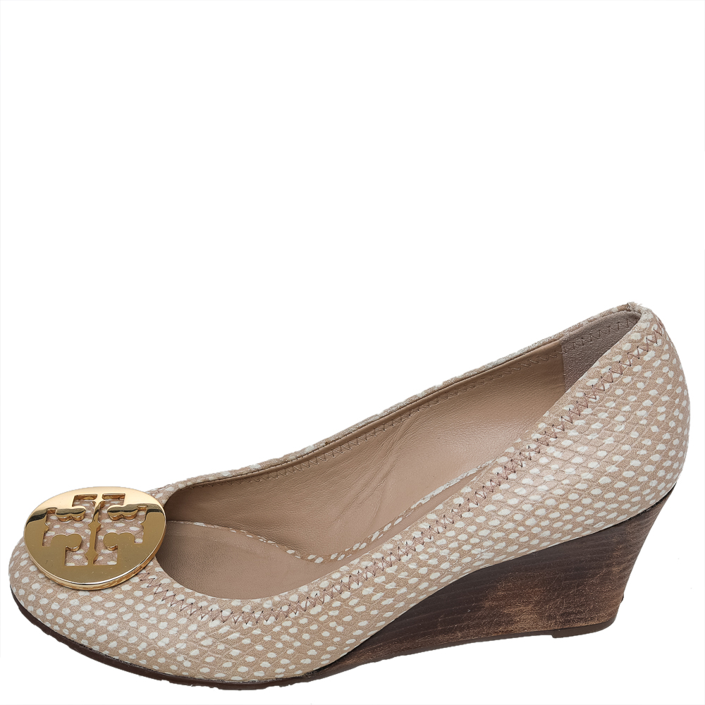 

Tory Burch Beige Embossed Leather Sofia Wedge Pumps Size