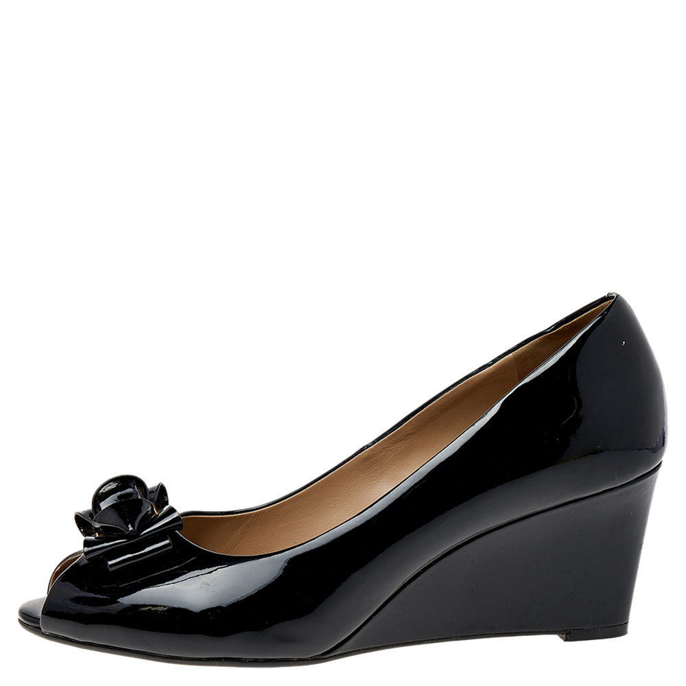 

Tory Burch Black Patent Leather Wedge Pumps Size