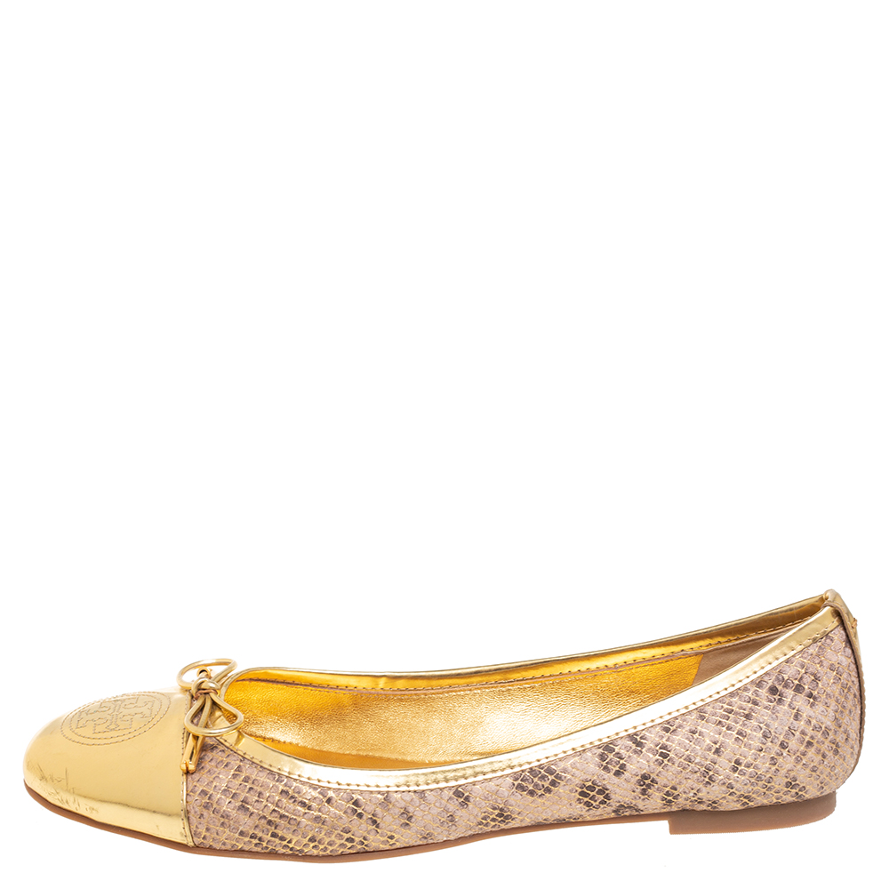 

Tory Burch Gold-Beige Snakeskin Effect Suede And Glossy Leather Bow Ballet Flats Size