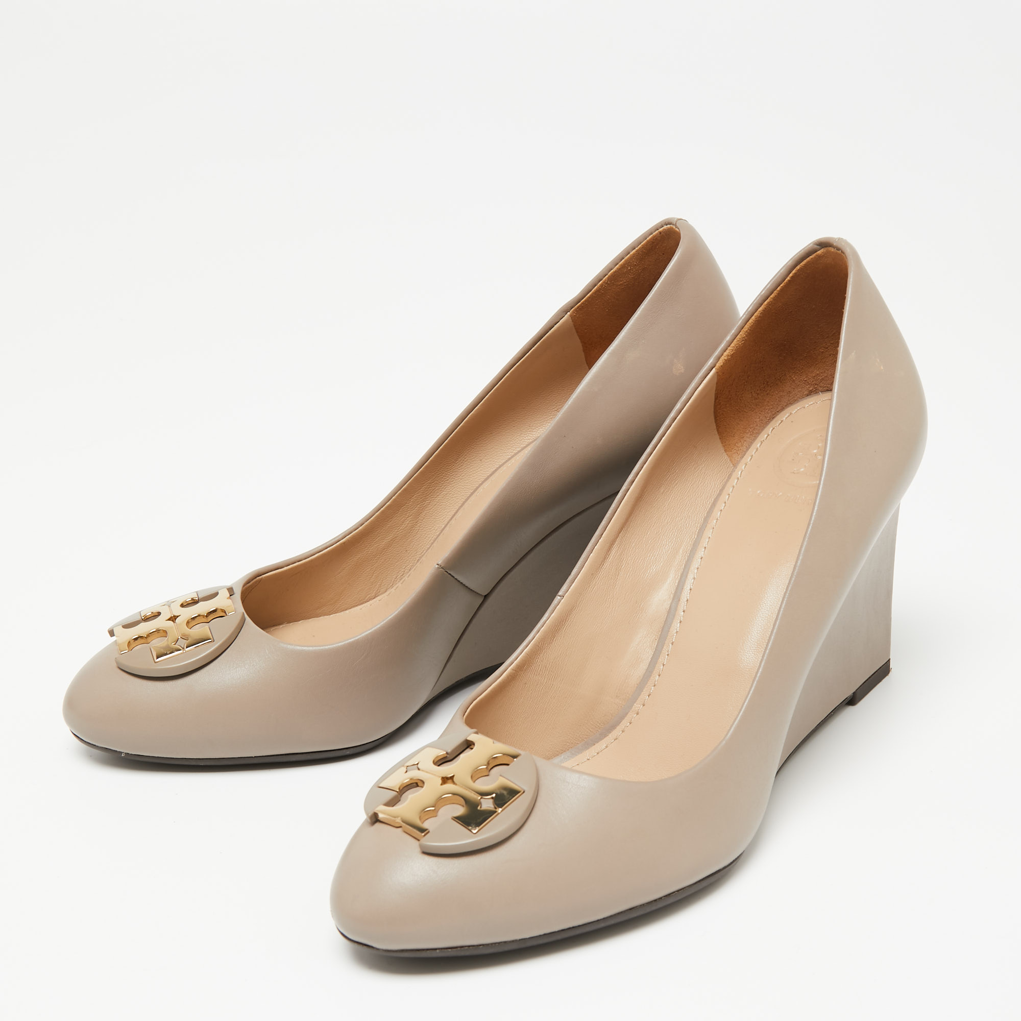 

Tory Burch Beige Leather Luna Wedge Pumps Size