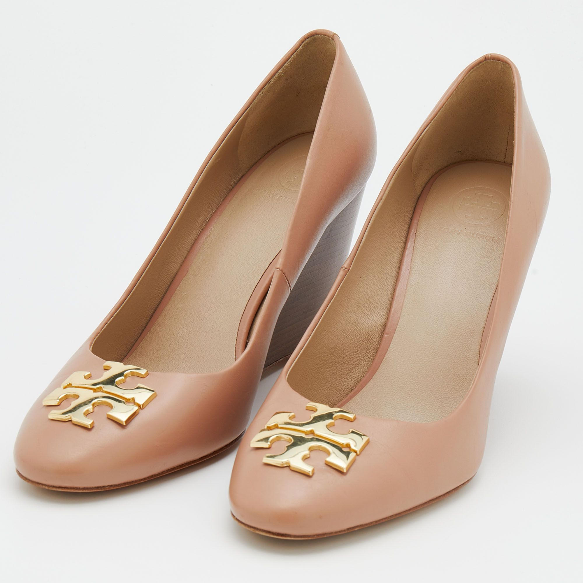 

Tory Burch Pale Pink Leather Raleigh Round Toe Wedge Pumps Size