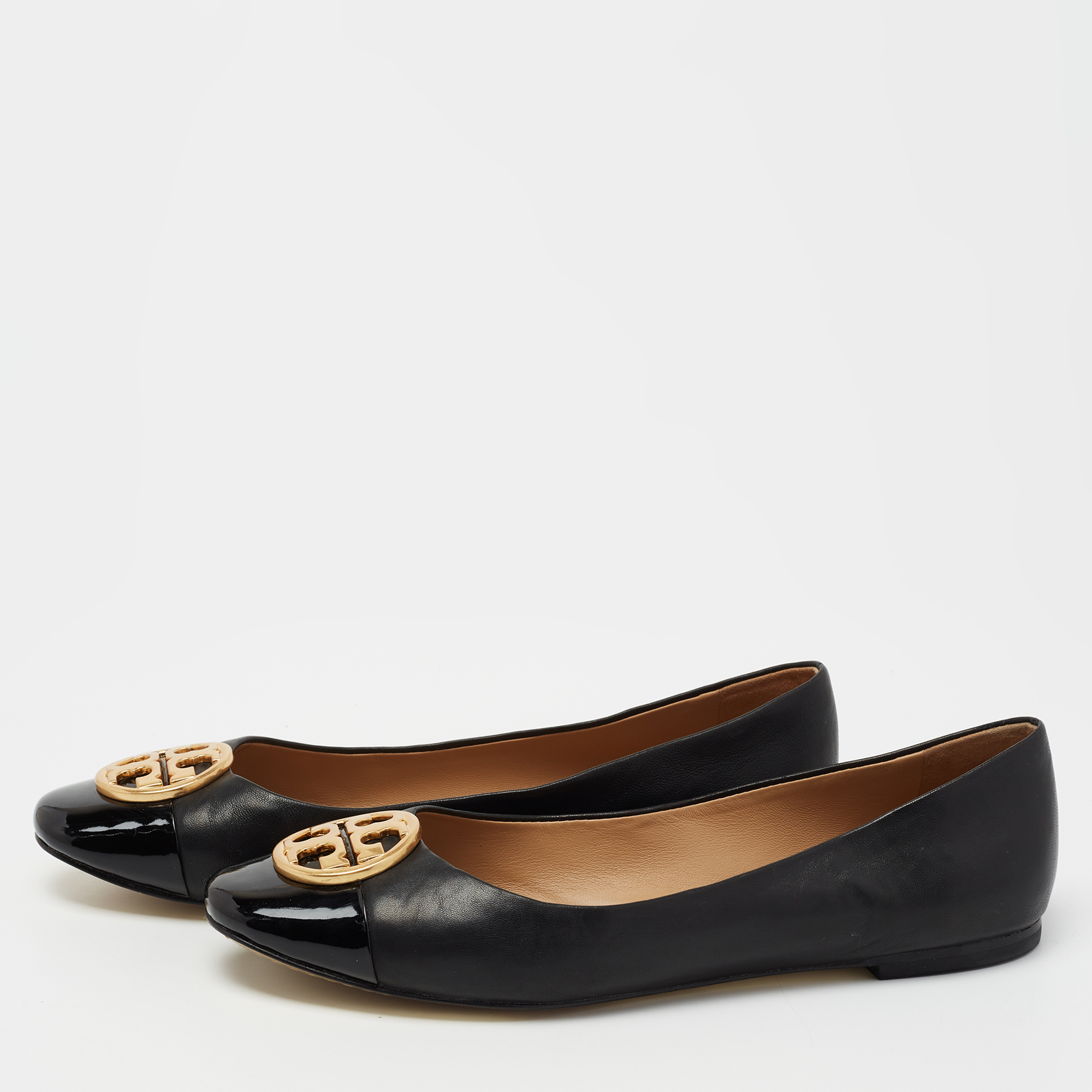 

Tory Burch Black Leather And Patent Leather Cap Toe Ballet Flats Size