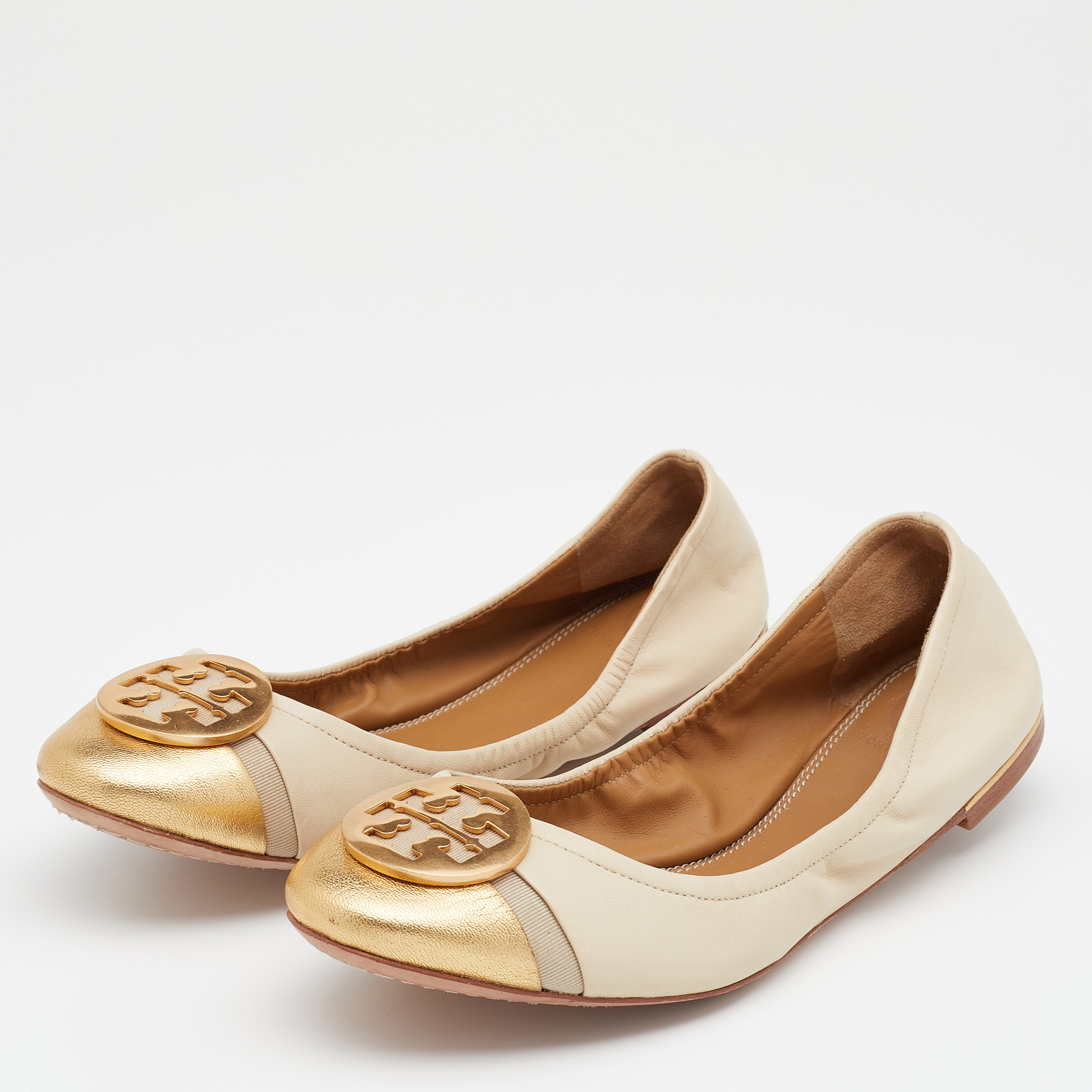 

Tory Burch Beige/Gold Leather Logo Plaque Scrunch Ballet Flats Size