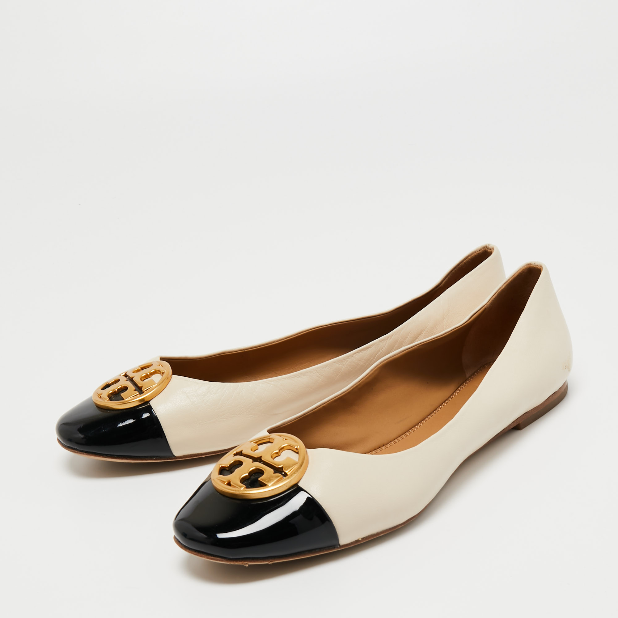 

Tory Burch Beige/Black Leather and Patent Ballet Flats Size