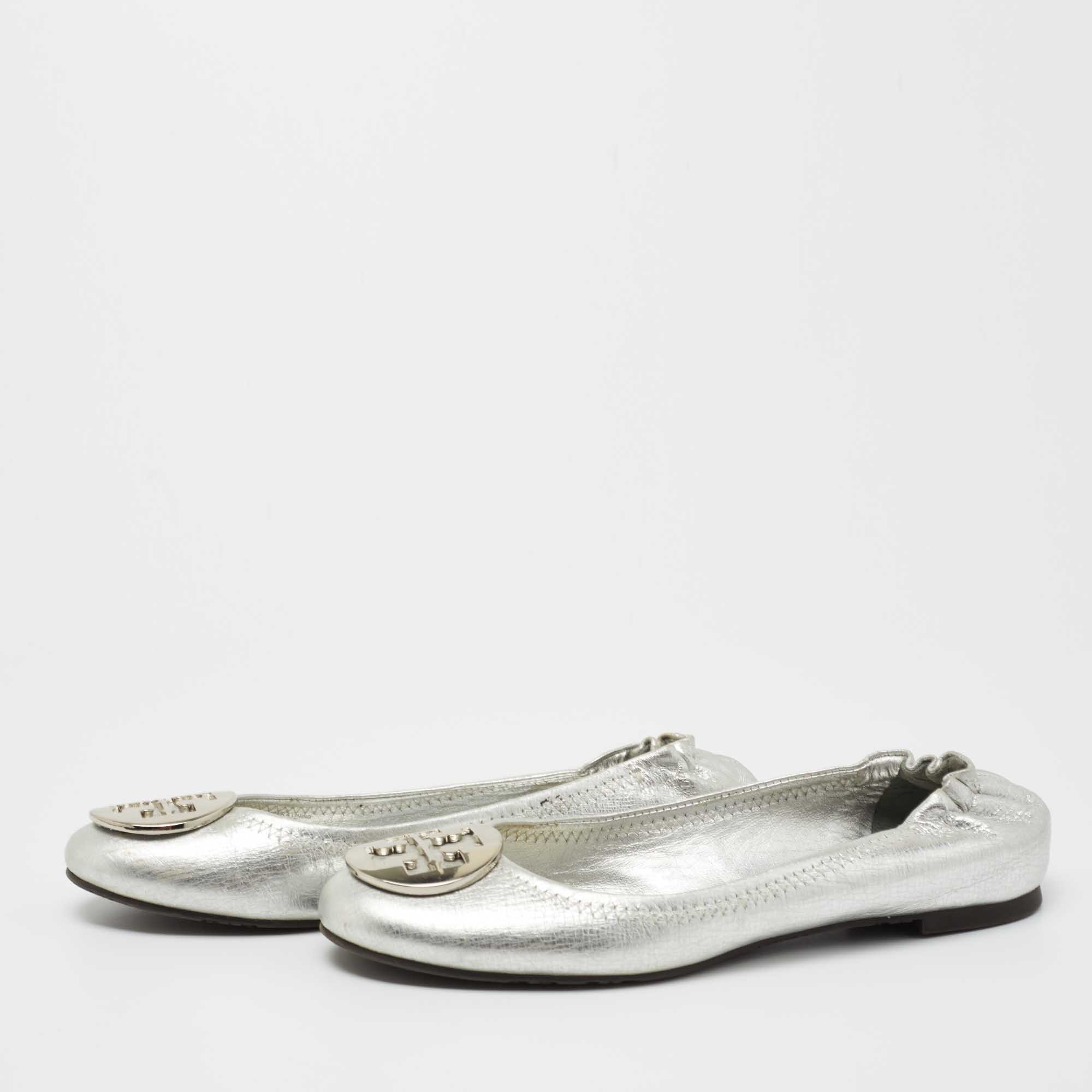 

Tory Burch Silver Leather Scrunch Ballet Flats Size