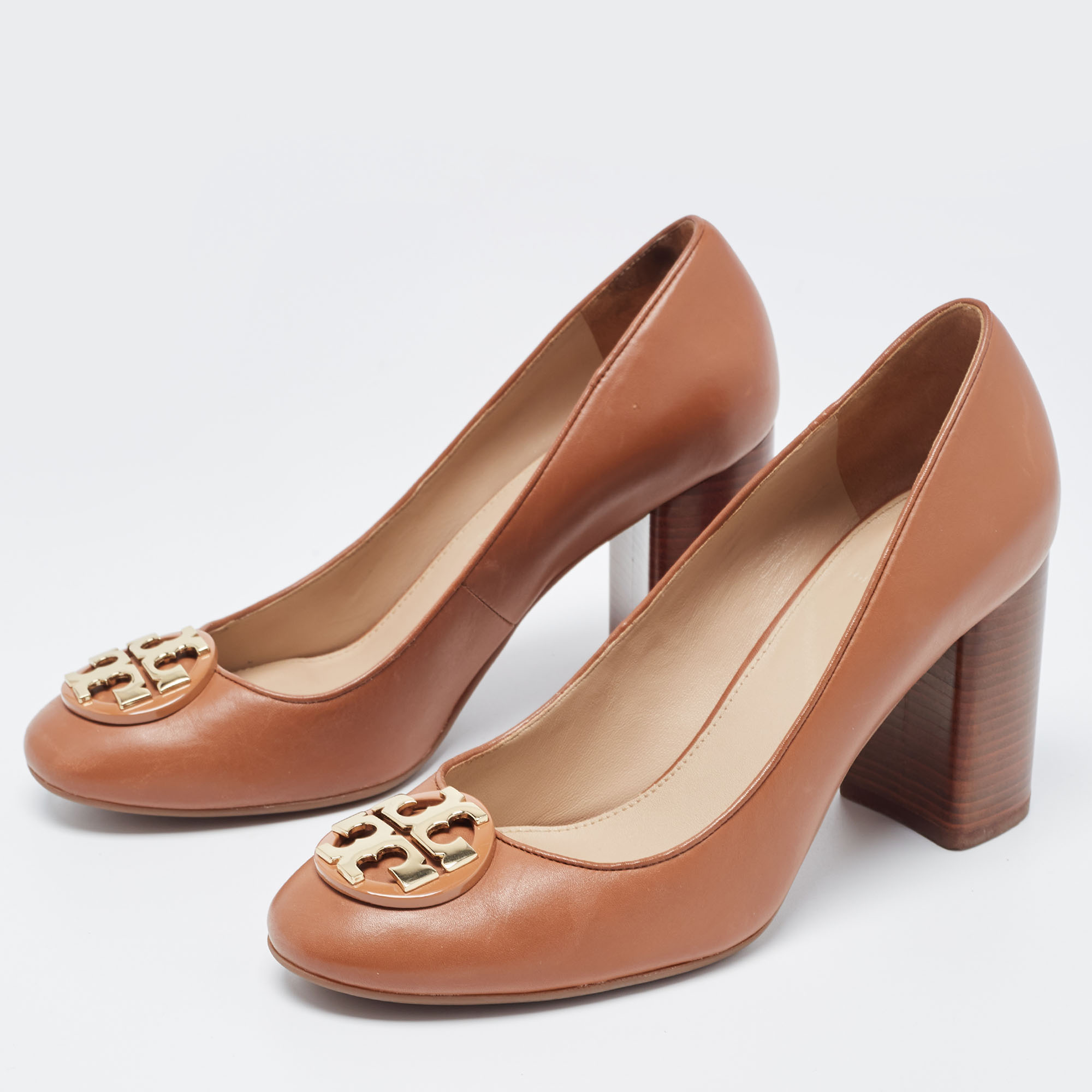 

Tory Burch Brown Janey Buckle Detail Block Heel Pumps Size