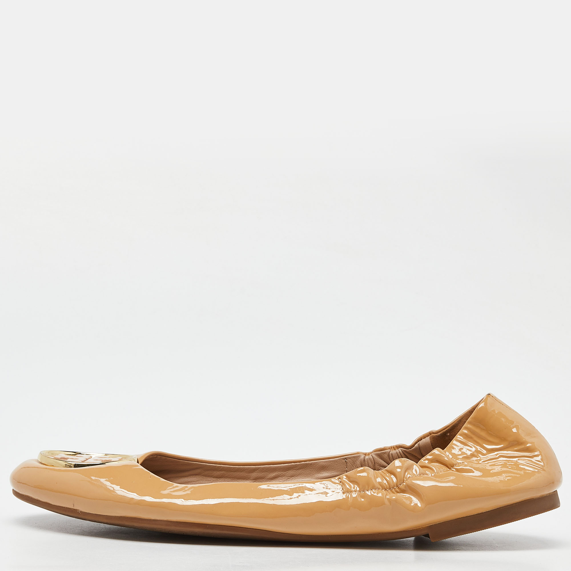 

Tory Burch Beige Patent Leather Reva Scrunch Ballet Flats Size
