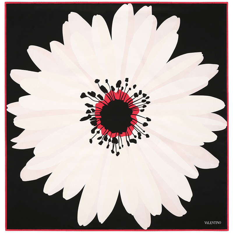 مملوكة مسبقًا Valentino Black Daisy Printed Padded Silk Square Scarf