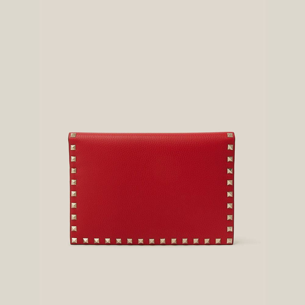 مملوكة مسبقًا Valentino Garavani Red Rockstud Leather Clutch