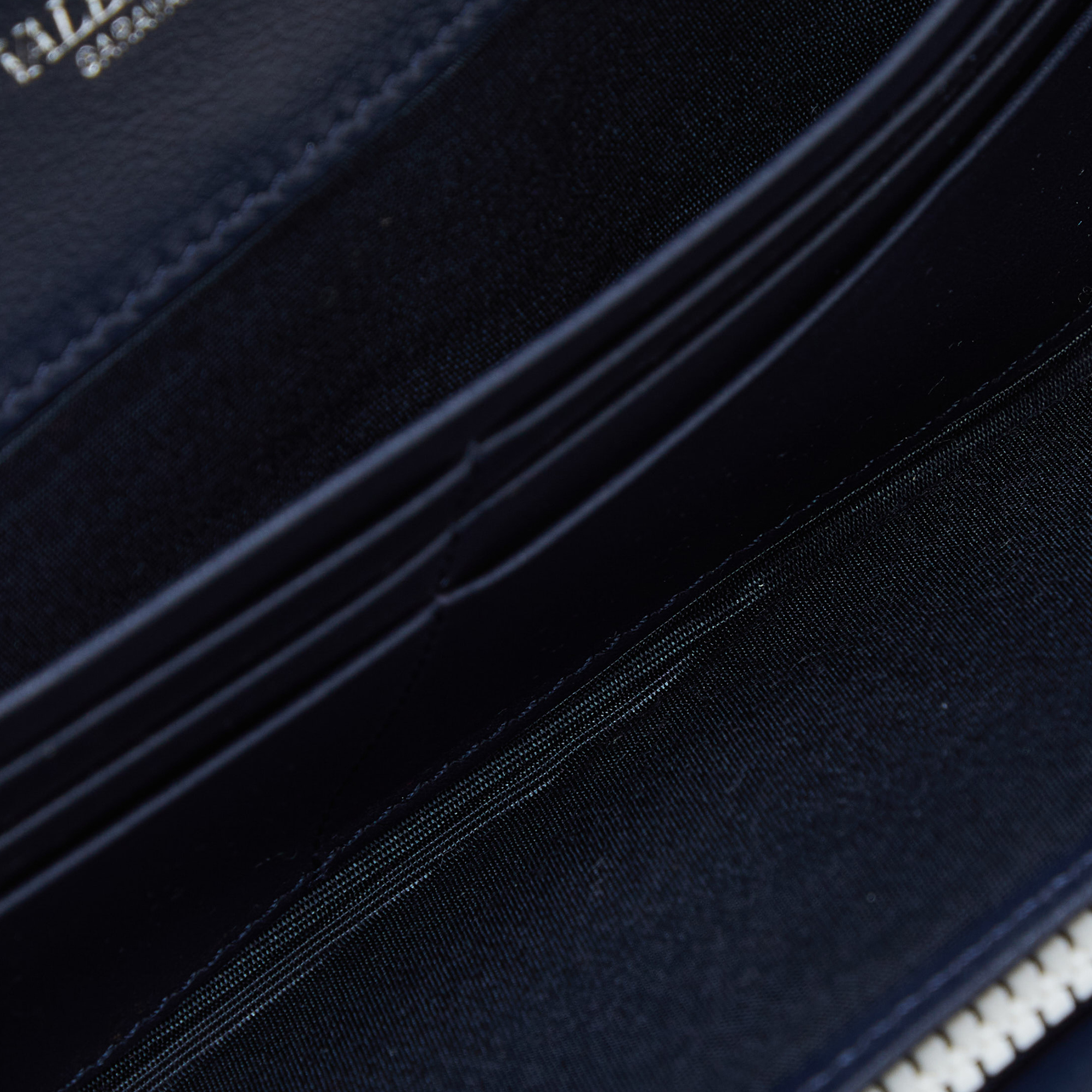 

Valentino Blue/White Leather Rockstud Flap Wristlet Continental Wallet