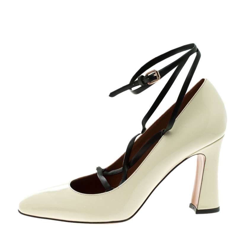 

Valentino Beige Patent Leather Bianca Lace Up Pumps Size