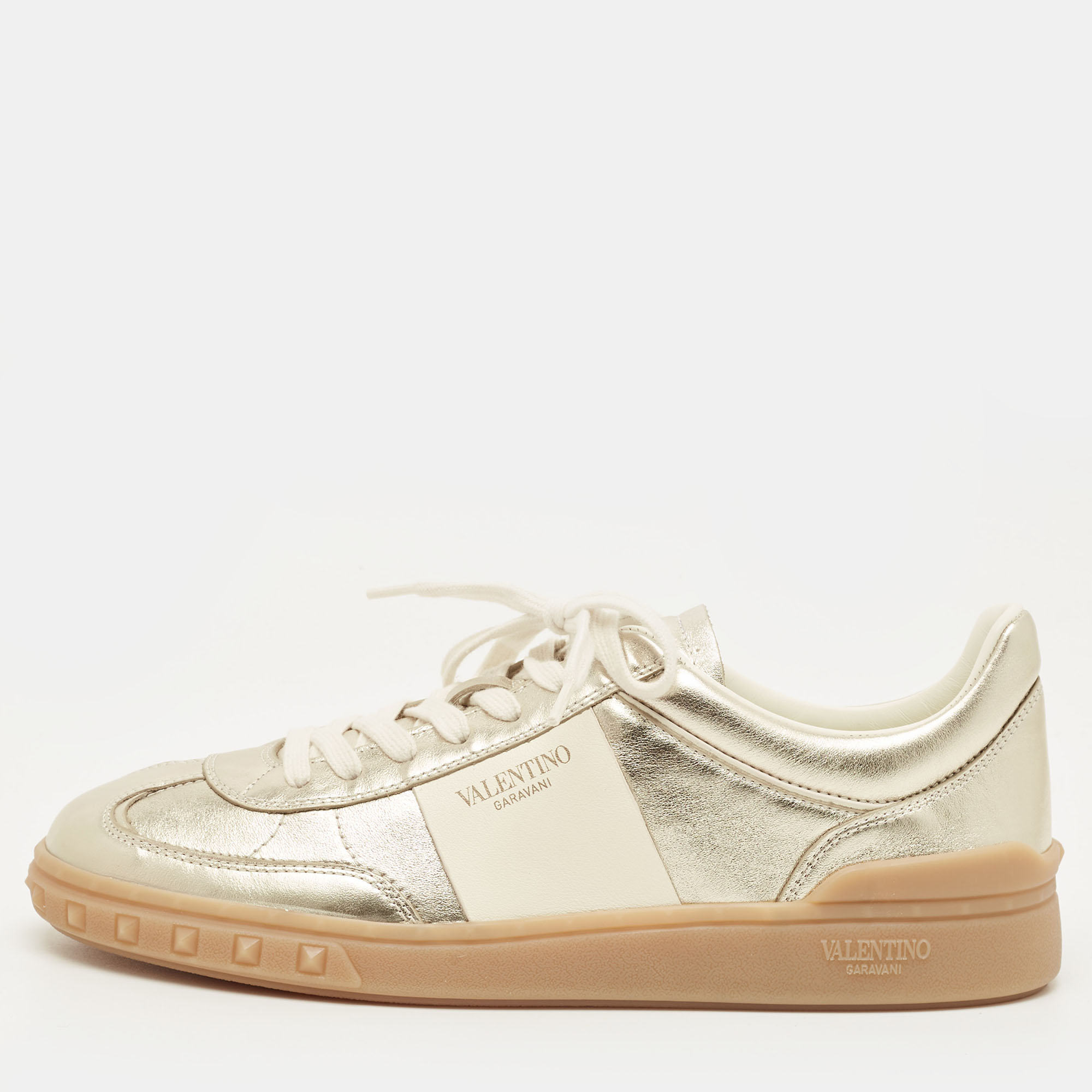Click to view more detailed imagery on our partner's website Pre-owned Valentino Garavani Upvillage Size 41 Gold Leather Low Top Sneakers