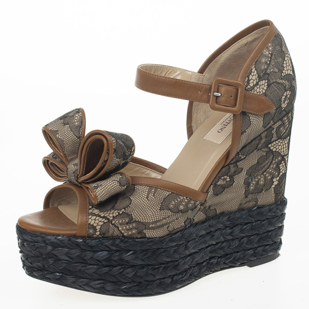 مملوكة مسبقًا Valentino Bow Lace Platform Espadrille Wedges Size 38