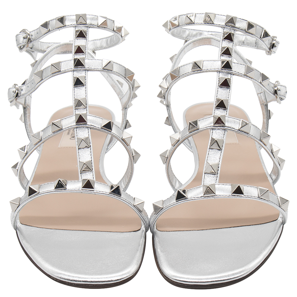 

Valentino Metallic Silver Leather Rockstud Embellished Open Toe T-strap Flat Cage Sandals Size