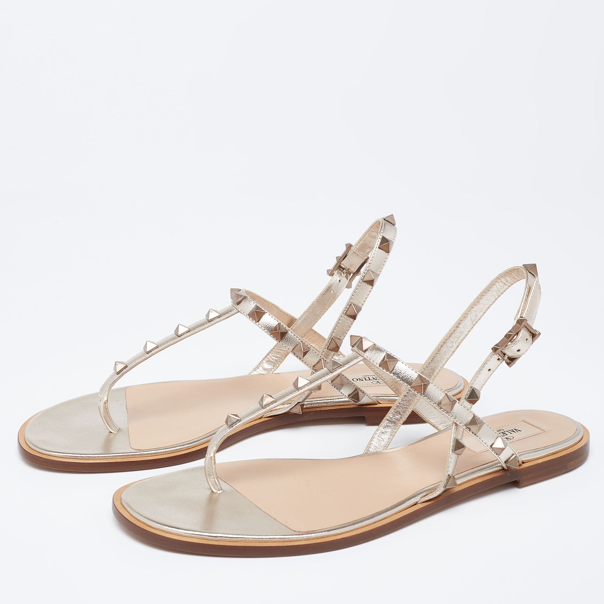 

Valentino Metallic Gold Leather Rockstud Embellished Flat Thong Sandals Size