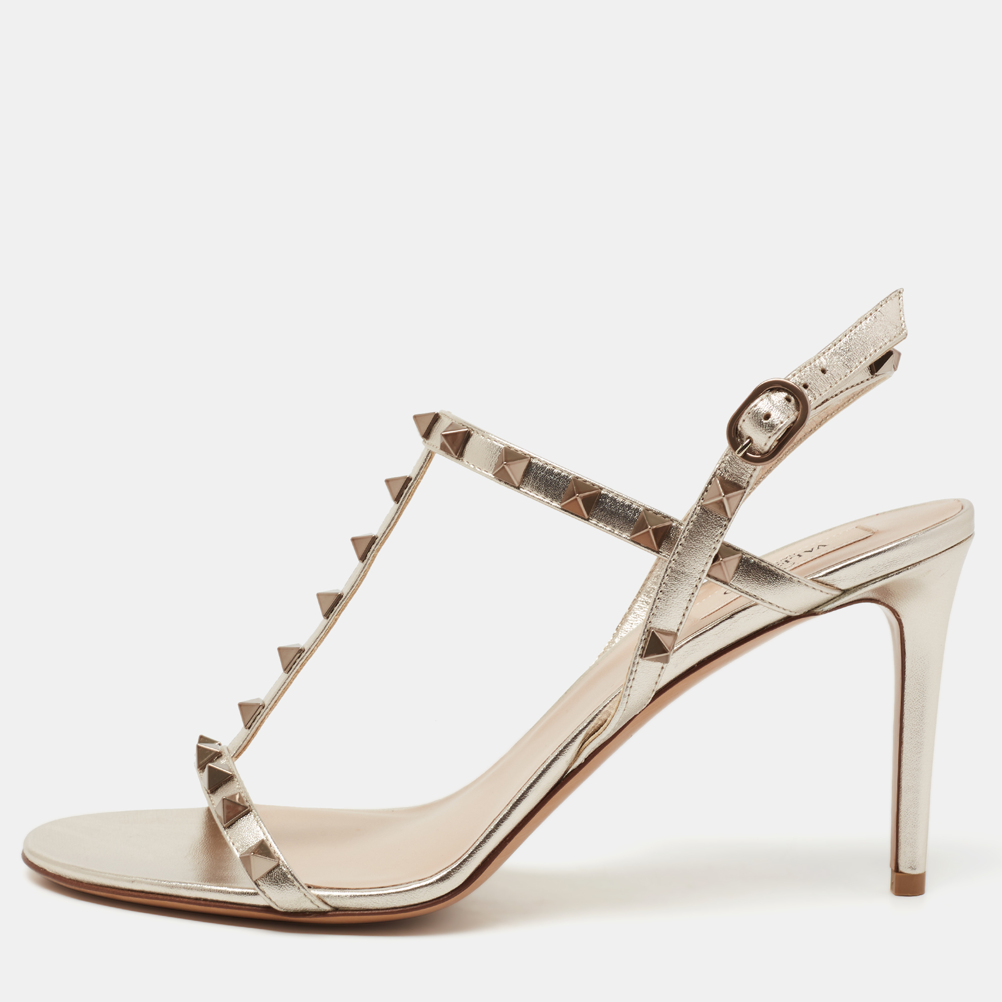 Rockstud t hot sale strap sandal