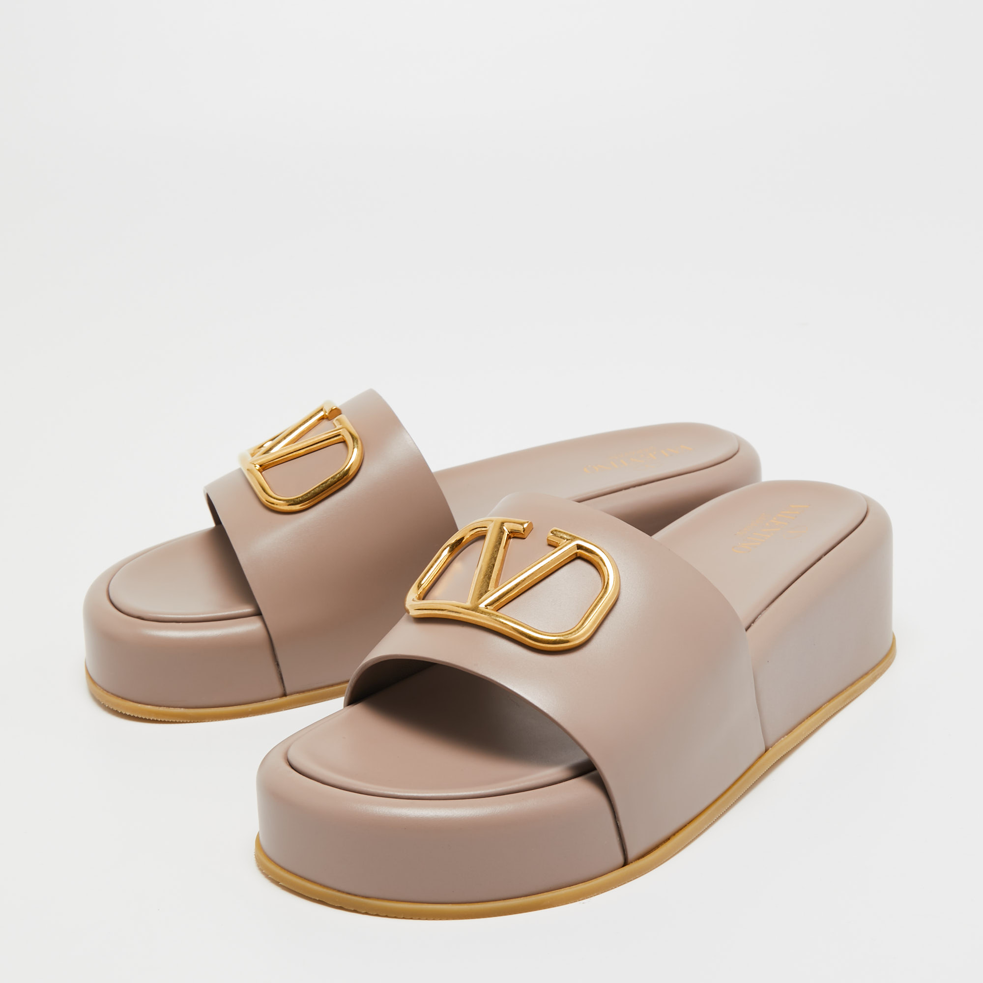 

Valentino Beige Leather VLogo Signature Platform Slides Size