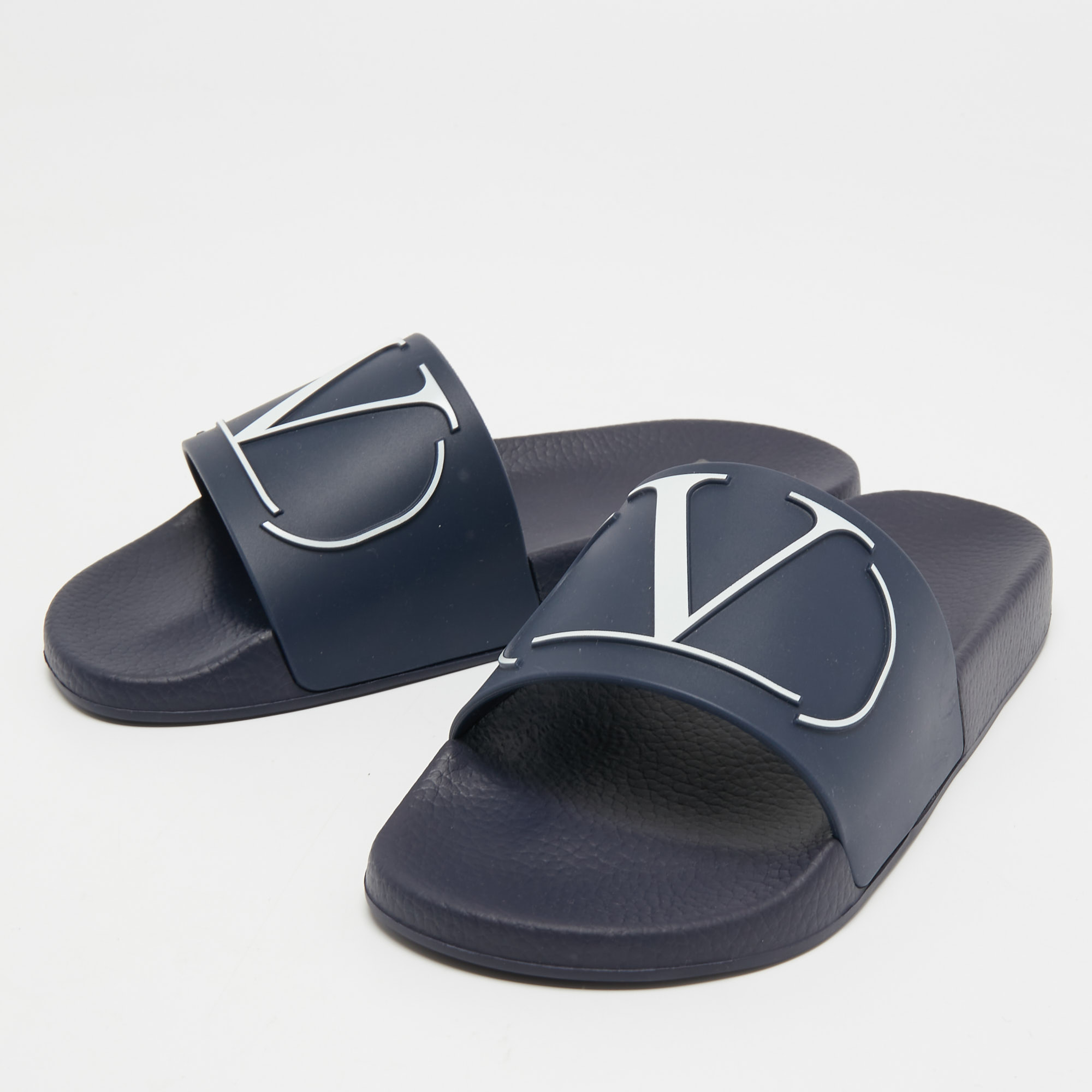 

Valentino Garavani Navy Blue Rubber Logo Flat Slides Size