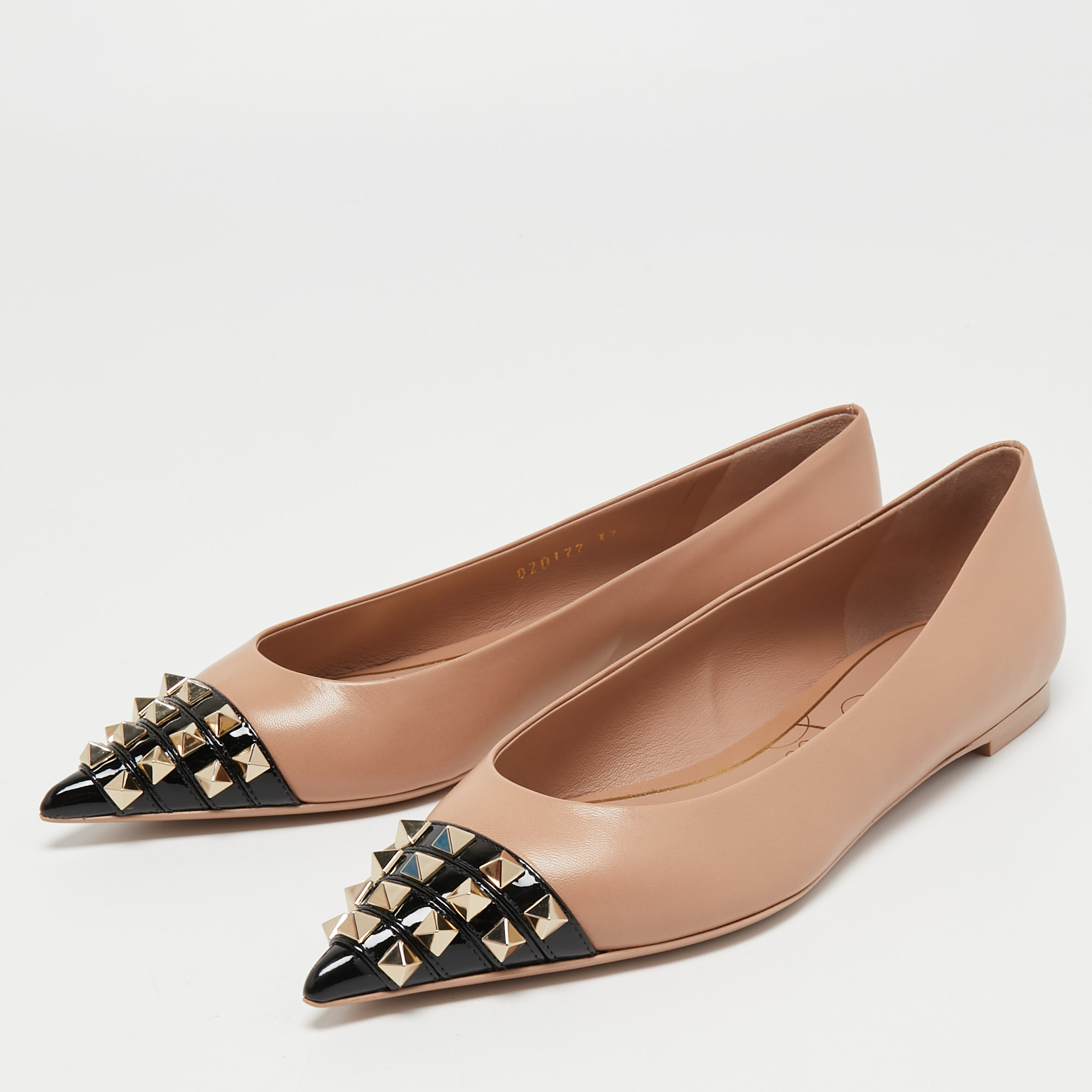

Valentino Beige/Black Leather and Patent Rockstud Ballet Flats Size