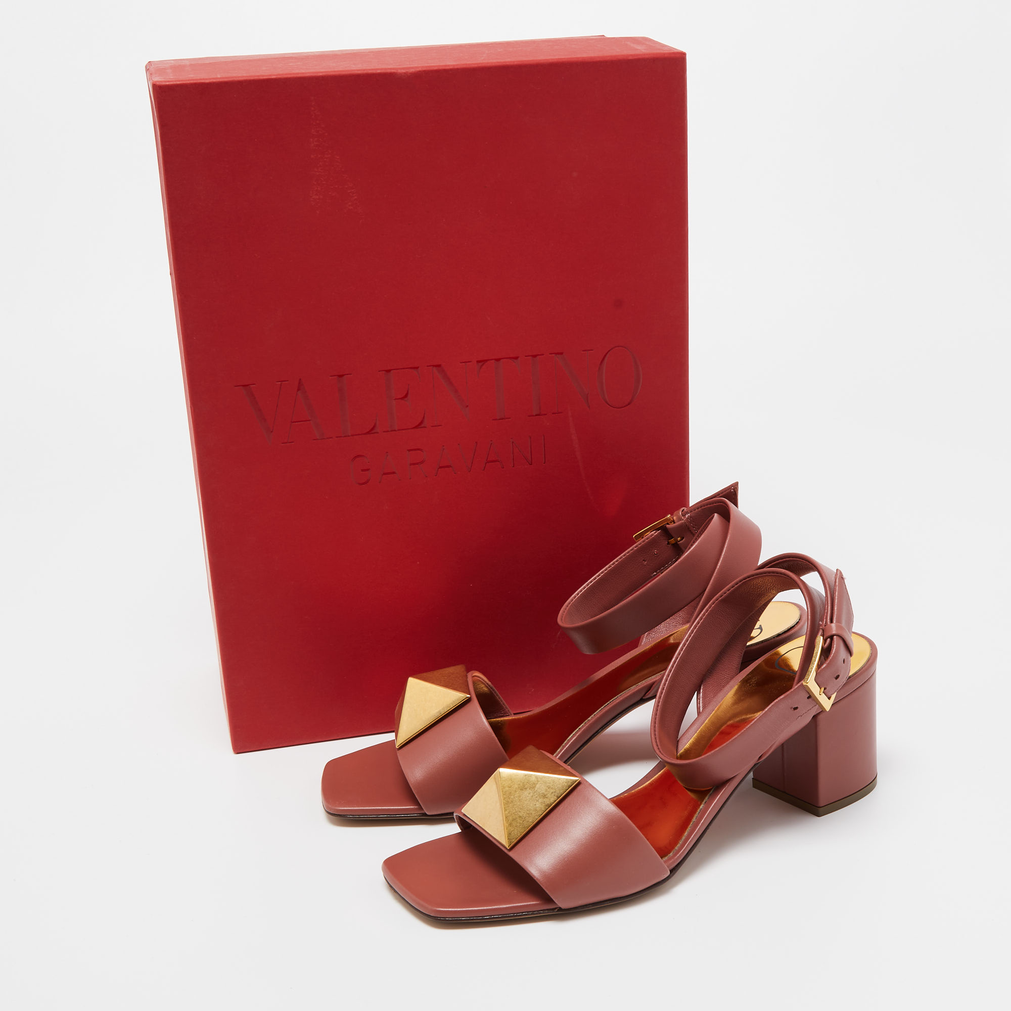 

Valentino Old Rose Leather Roman Stud Ankle Strap Block Heel Sandals Size, Pink