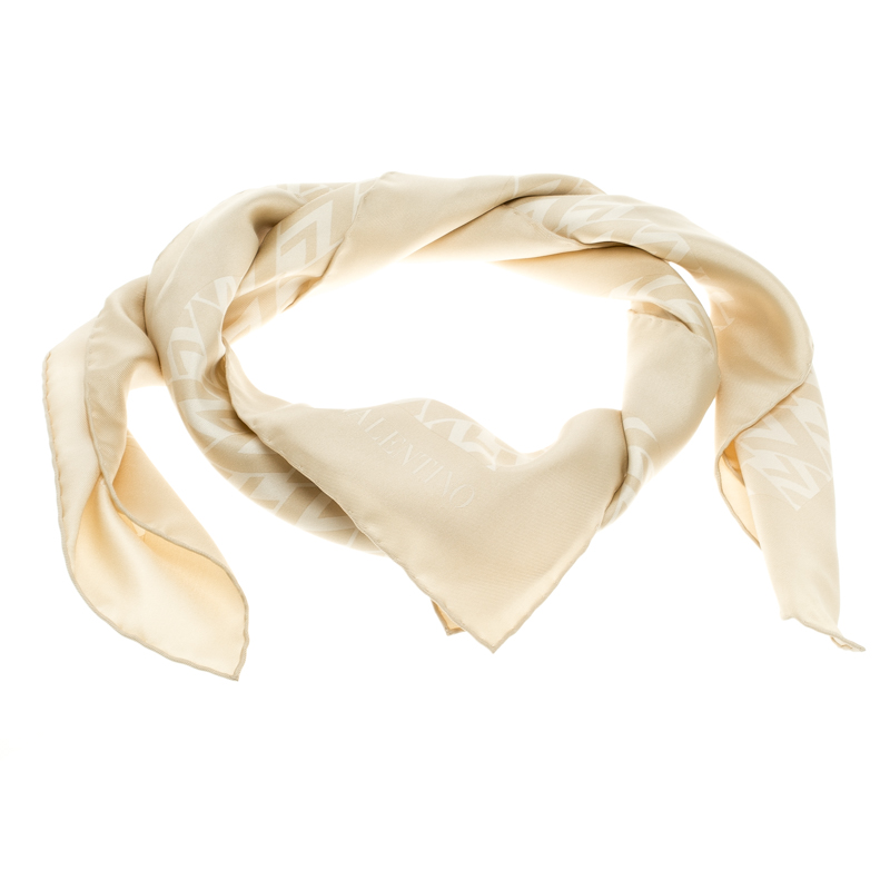 مملوكة مسبقًا Valentino Beige Printed Silk Square Scarf