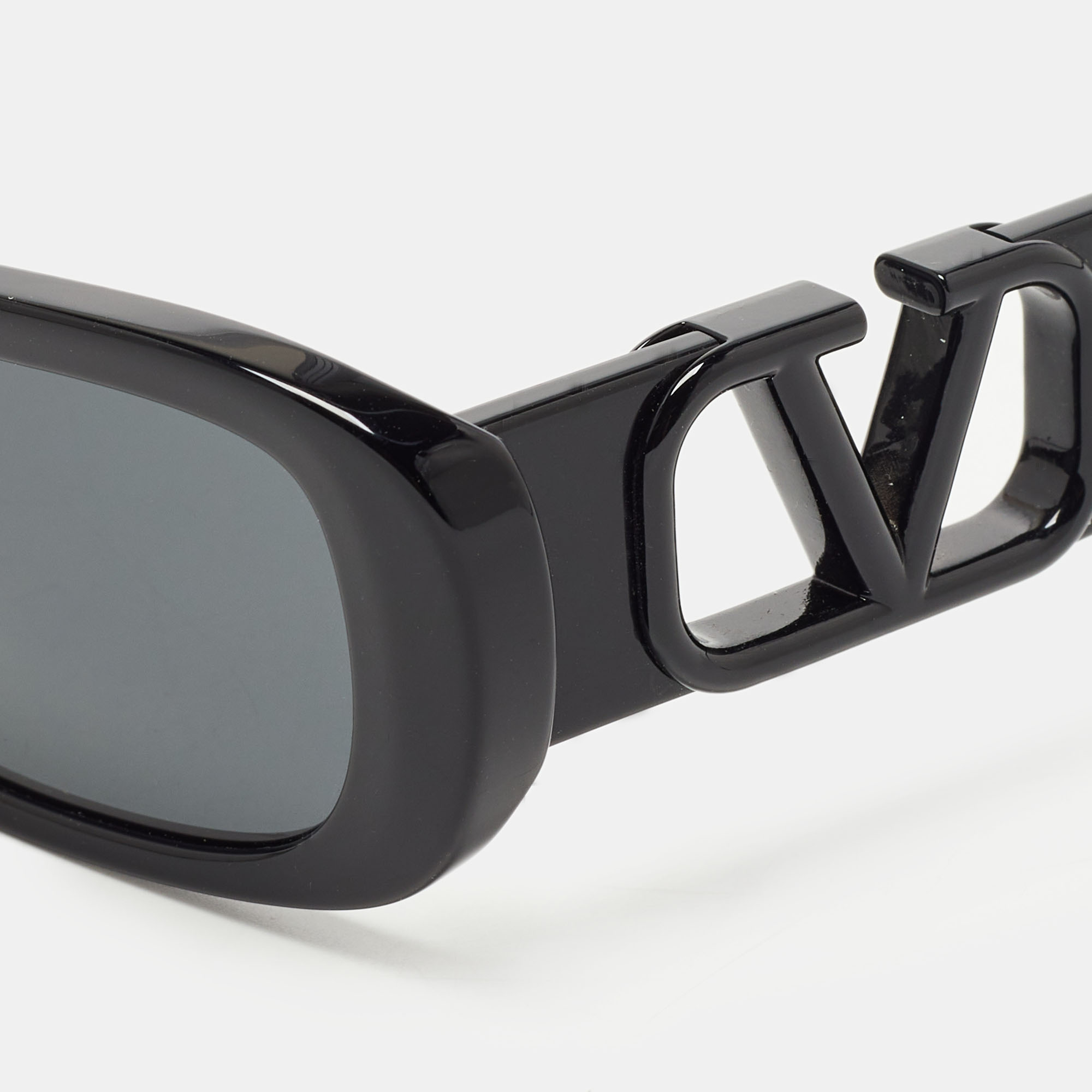 

Valentino Black VLogo VA 4067 Sunglasses