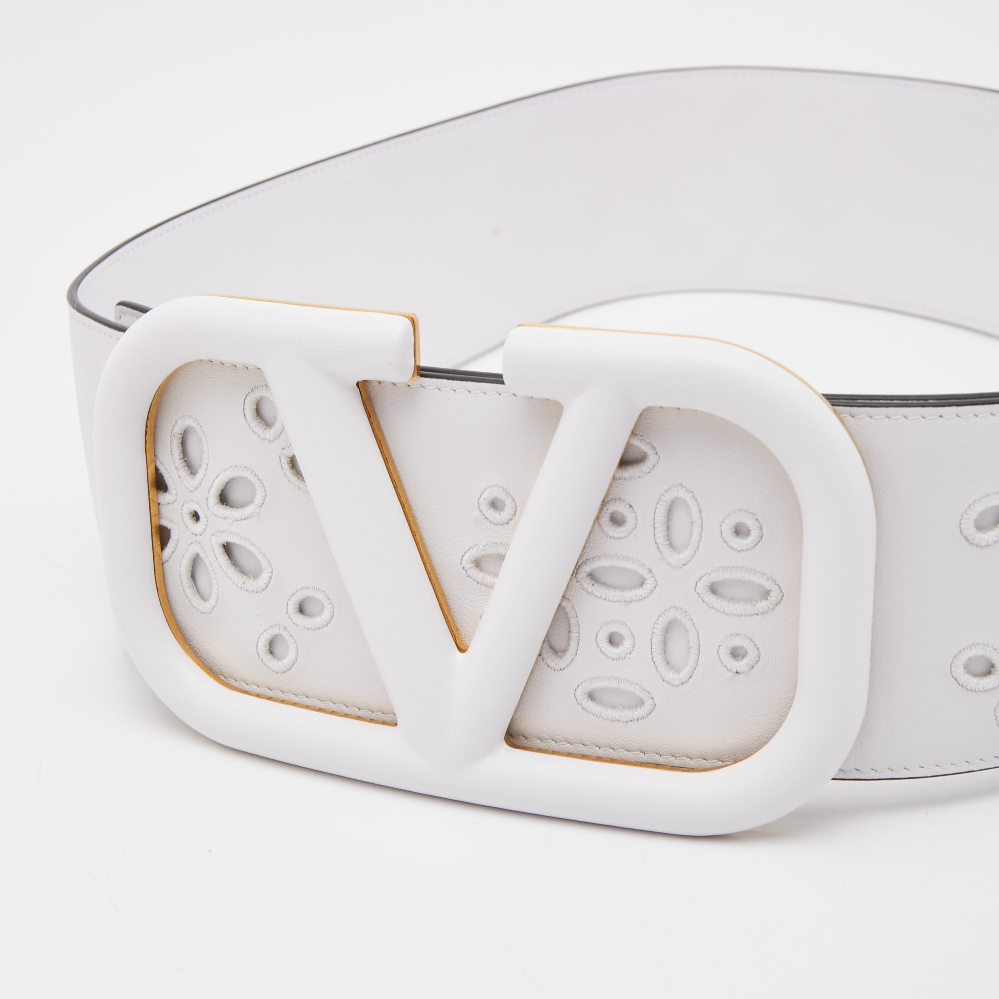

Valentino White Broderie Anglaise Leather VLogo Waist Belt