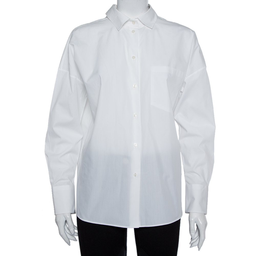 The oversized silhouette and the necktie at the back make this Valentino shirt a covetable piece. It exhibits a simple collar and long sleeves that add a cool quotient to the shirt. Equipped with button fastenings wear this one for an effortless look.