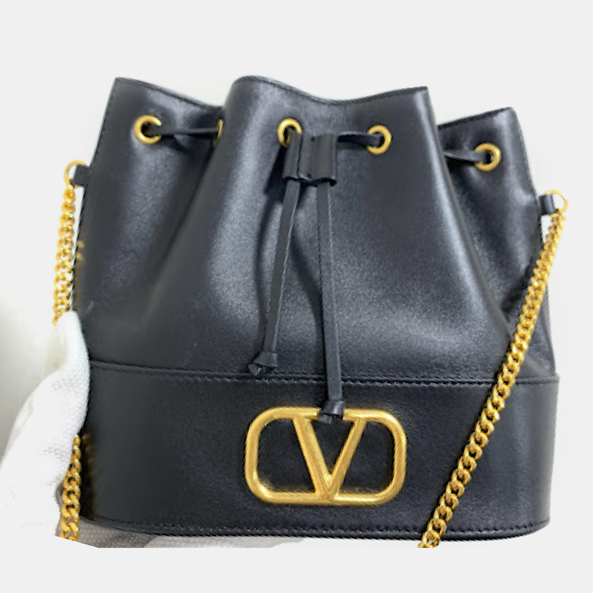 

Valentino Black Drawsting Chain Shoulder Bag