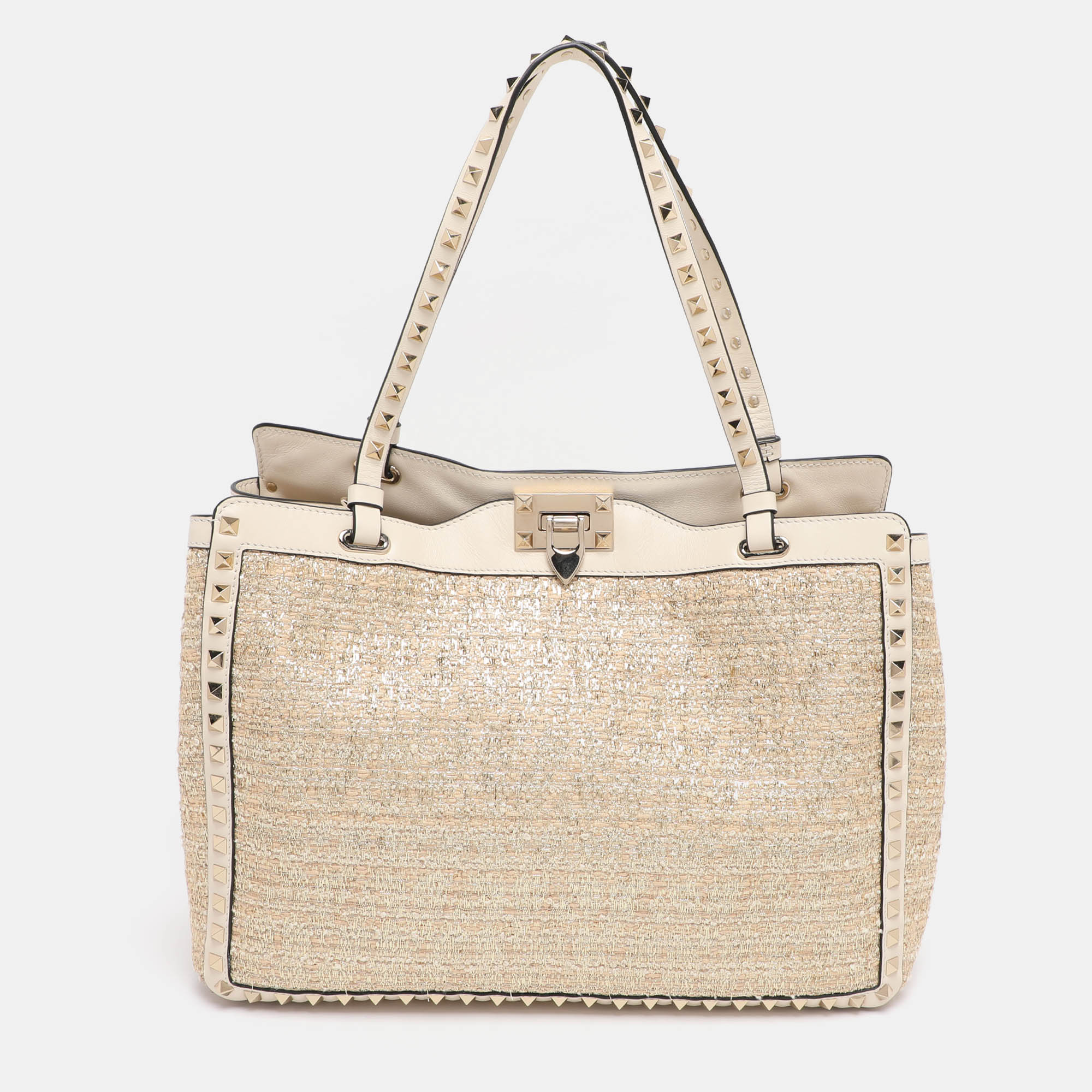 

Valentino Metallic/Cream Lurex Fabric/Raffia and Leather Rockstud Trapeze Tote