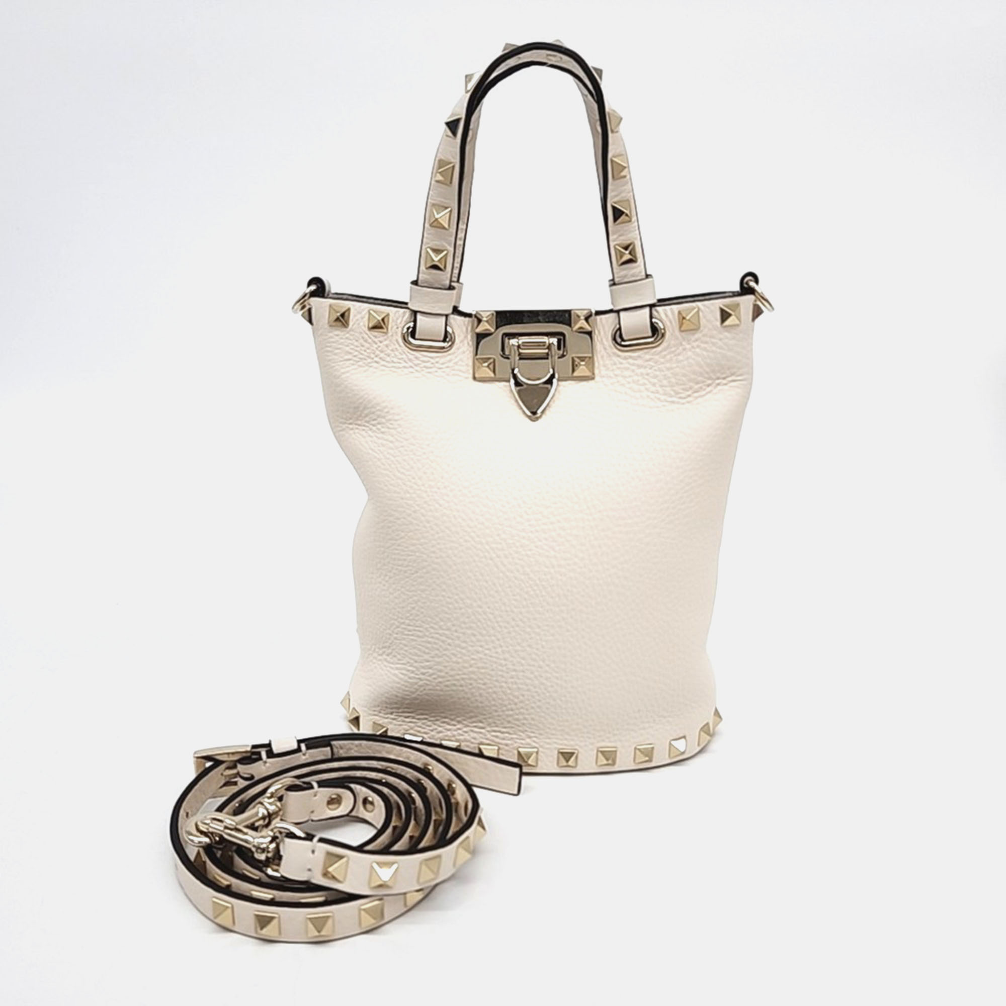 

Valentino White Leather Rockstud Bucket Tote and Shoulder Bag