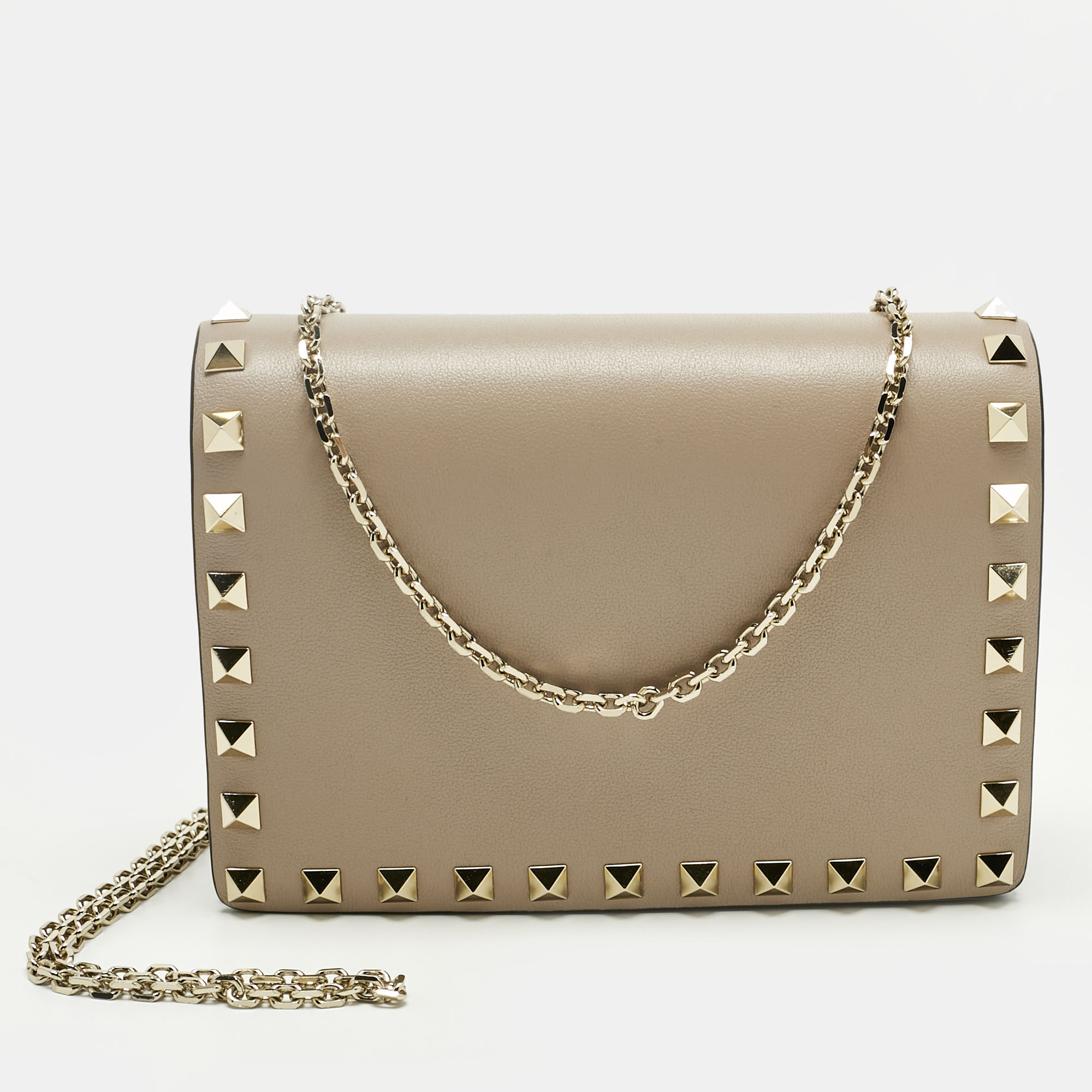 

Valentino Beige Leather Rockstud Chain Clutch