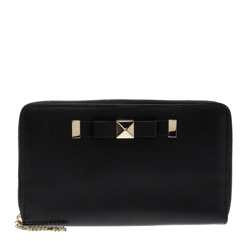 Pre Owned Valentino Black Leather Rockstud Zip Around Wallet