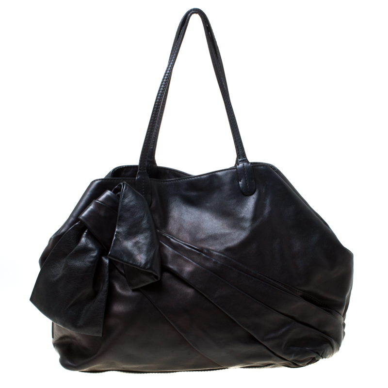 Pre Owned Valentino Black Leather Shopper Tote