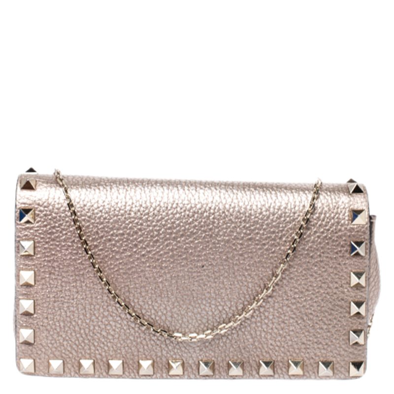 Pre Owned Valentino Metallic Beige Leather Rockstud Chain Clutch Bag