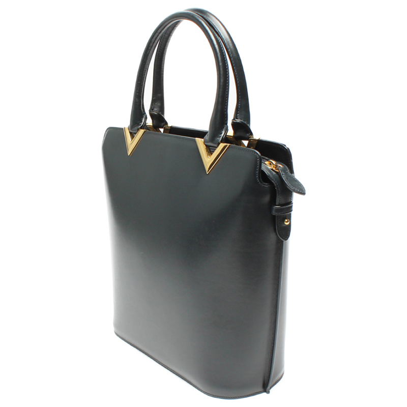 

Valentino Black Leather Shoulder Bag