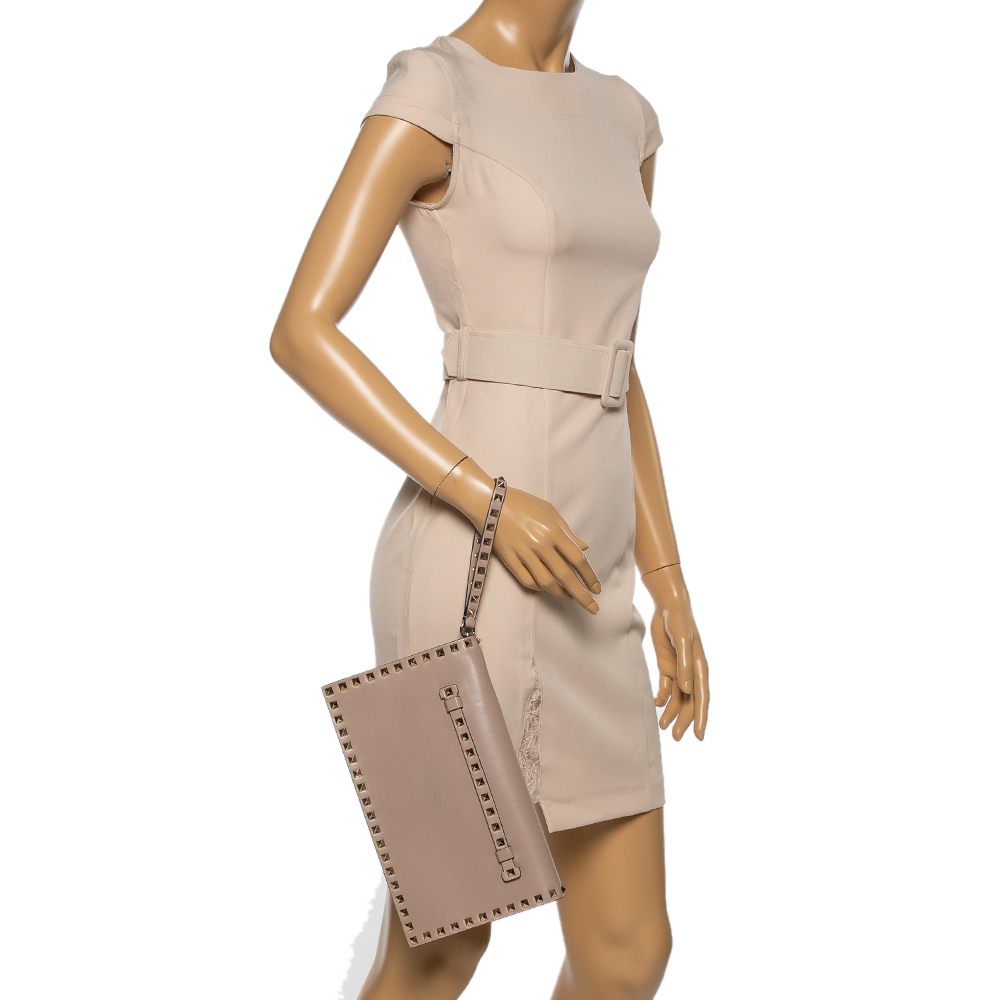 

Valentino Beige Leather Rockstud Wristlet Clutch