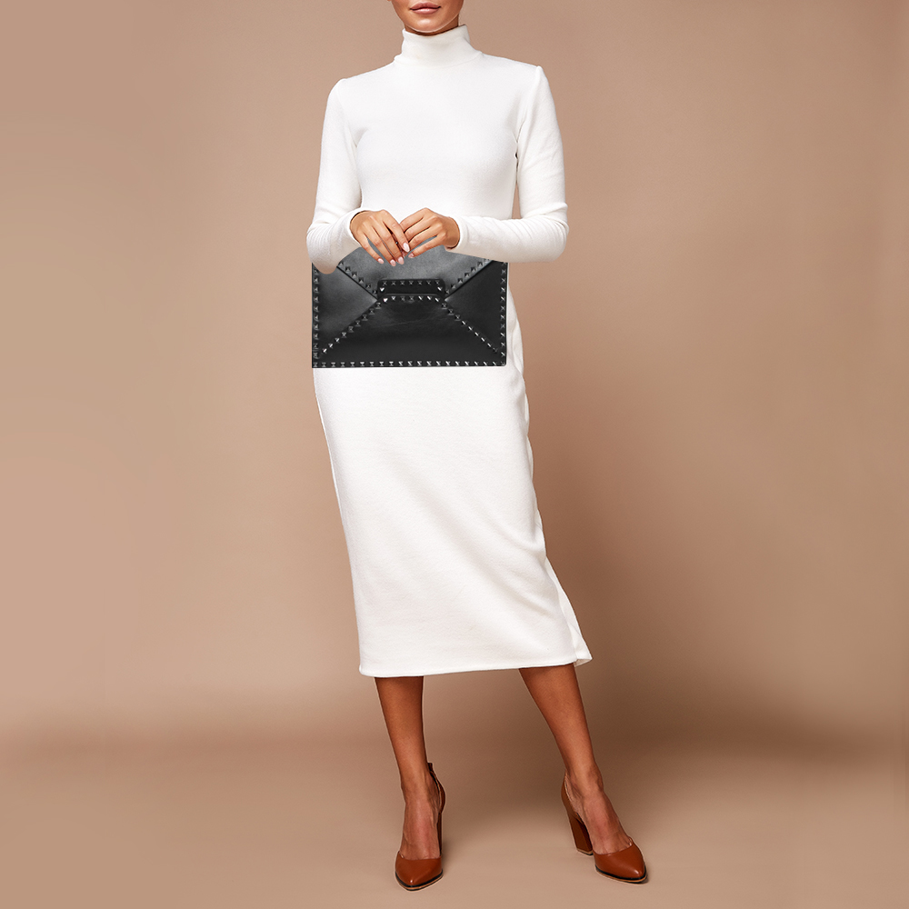 

Valentino Black Leather Rockstud Clutch